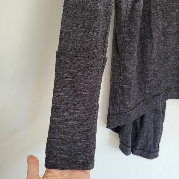 Free People Gray Distressed Waffle Knit Split Back Long Sleeve Thermo Top Sz XS - Picture 5 of 12